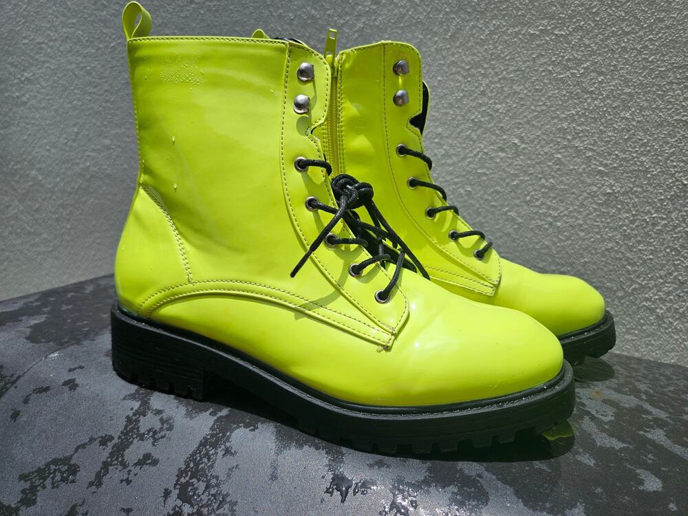 Steve Madden Bright Neon Green Rain Boots Ladies 8.5 Worn Once! Like New 2# J-67